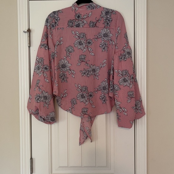 **like new** Button up tie front blouse - Picture 3 of 5